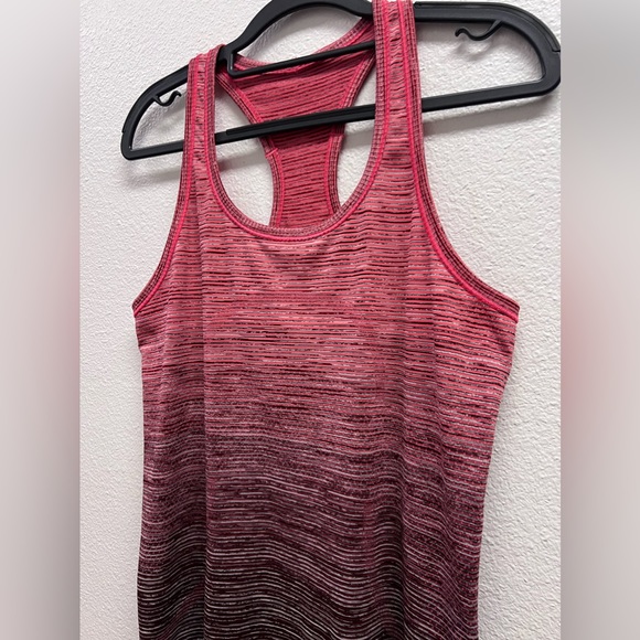 Lululemon Swiftly Tech Racerback Tank Top Red Alert White Black Ombre Size 8 - Picture 5 of 7